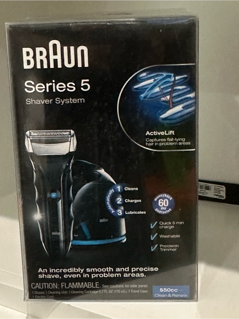 Braun Series 5 Shaver System 550cc w/ Cleaning Charging Lubricating Base